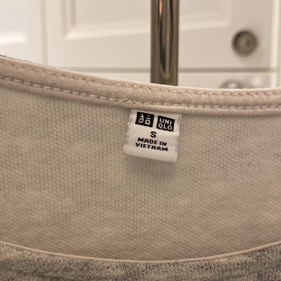 Uniqlo crop top - Picture 2 of 7